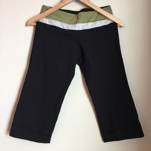 Lululemon black and green yoga pant capris